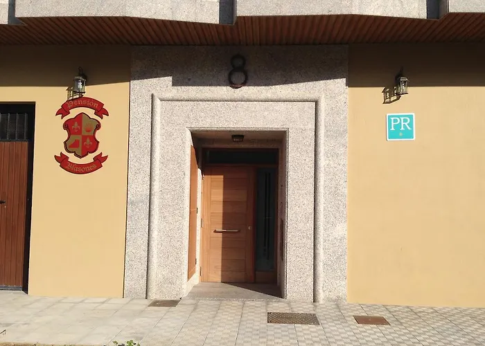 ゲストハウス ペンジョン ブラソネス *